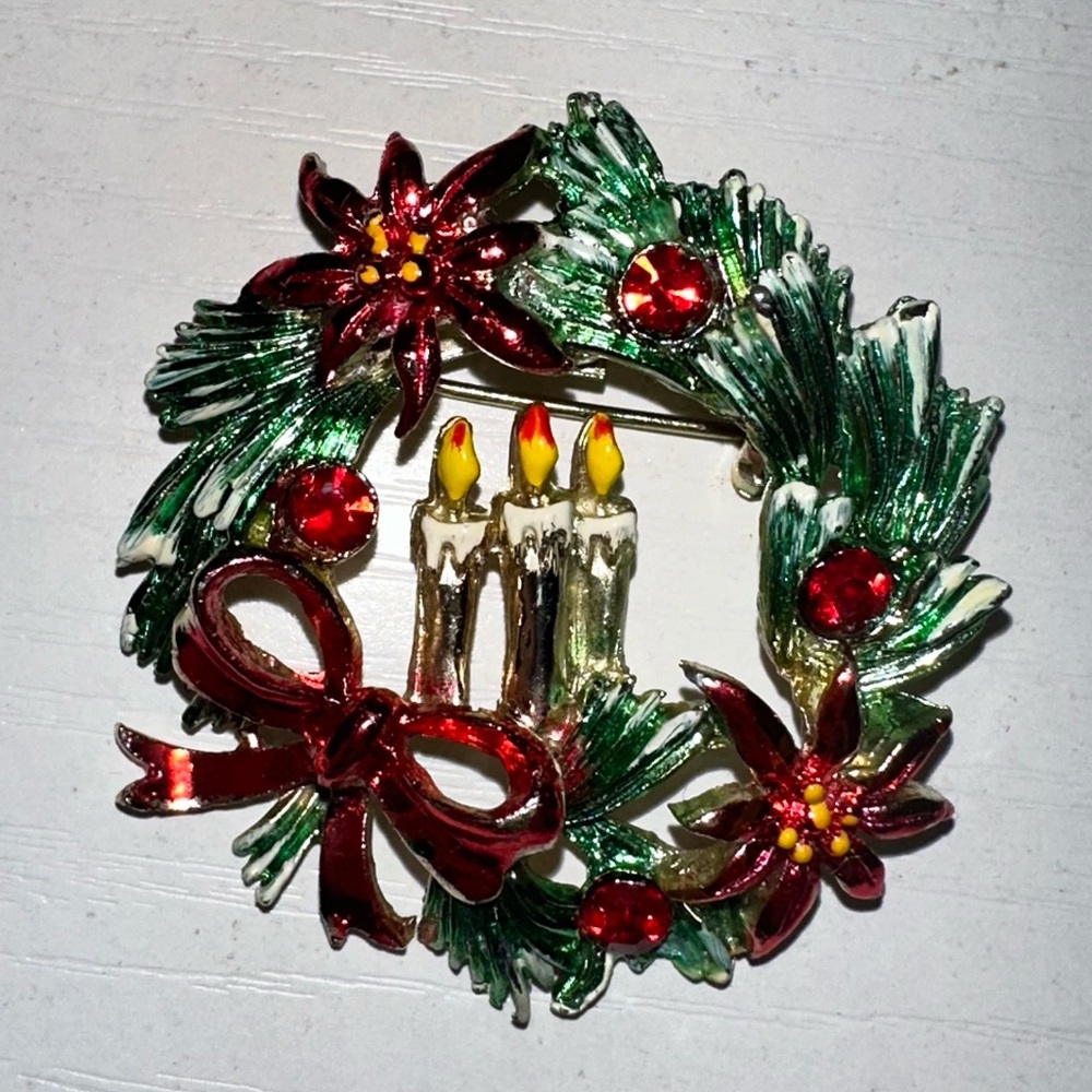 Vintage Enameled Wreath Brooch - Picture 5 of 6